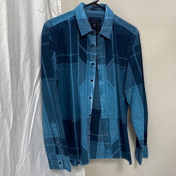 Men’s Guess casual button down long sleeve shirt. Size small. - Picture 2 of 7